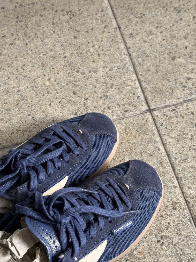 Compass Tribune Navy (Kategori: Sneakers) berada di Jakarta Selatan. Dikirim oleh abcdddv (ID iklan 1446171072, Gambar 2). Deskripsi: •size 37 yaa atau 24.5cm (setara uk 38) •dus lengkap •jarang kepake, beli di official compass di toped •FREEONG.
