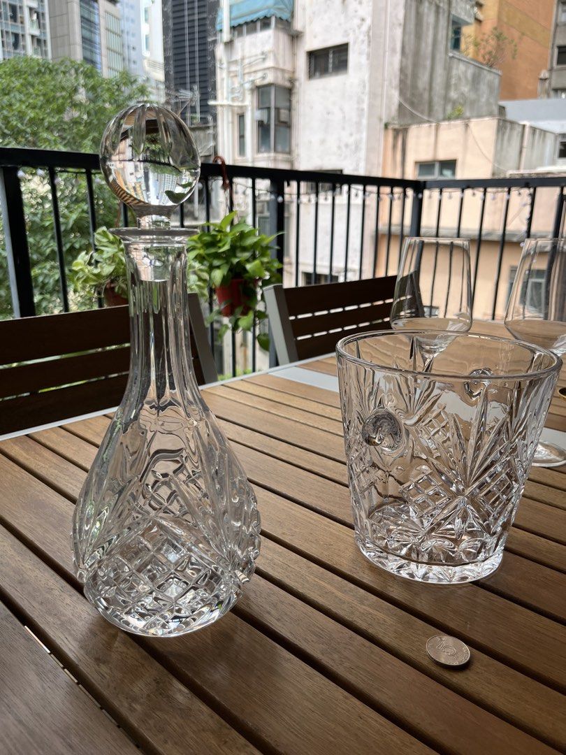 Decanter and Ice Bucket （分類：餐具和餐具）位於 Hong Kong。 由 butter.unicorn 提交（商品編號 1446222314，圖片 2）。簡介： Decanter $120 Ice bucket $120 Very heavy, premium quality 。