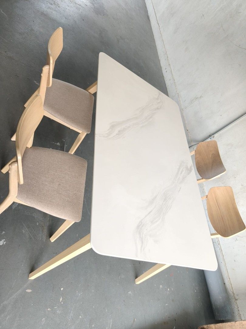 Dining table (Category: Tables & Sets) located in Singapore. Submitted by transporter81 (Listing ID 1446259783, Image 3). Description: 4 chairs table 74cm 90cm 150cn.