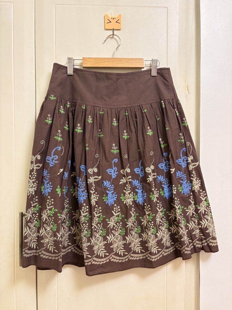 Fairy Grunge Brown Skirt with Floral Pattern (Category: Skirts) located in Makati City. Submitted by rinadeclutters (Listing ID 1446273746, Image 1). Description: 💌 Please message before buying! - thrifted, don’t want it anymore - colour: brown - has a blue, cream, and green floral pattern - drop waist - silk/satin inner lining - size: no tag, but waistline is 27 inches 💰 MOP: GCash or bank transfer 📦 Shipping fee will be shouldered by buyer.