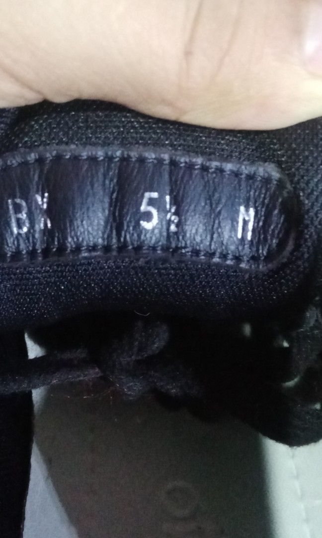 Ferragamo sneakers (Category: Sneakers & Footwear) located in Koronadal. Submitted by glads08089 (Listing ID 1446227346, Image 2). Description: Ferragamo sneakers 5.5 in tag kasya 36 to 37 ang Ganda pang porma ang Ganda sa paa soutin ang comfy made in italy.