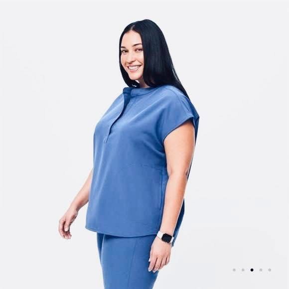 FIGS Blue Scrub Top and Jogger Pants Set (Category: Sets or Coordinates) located in Cagayan de Oro. Submitted by lynnecollection (Listing ID 1446162841, Image 2). Description: ✨ LIKE NEW / EXCELLENT USED CONDITION (EUC) ✨ Authentic FIGS Technical Comfort Medical Scrub Uniform Set (Retails for $100+ brand new) Color: Royal Blue (Core Color) Fabric: Proprietary FIONx fabric (4-way stretch, anti-wrinkle, moisture-wicking) TOP DETAILS: • Style: Rafae