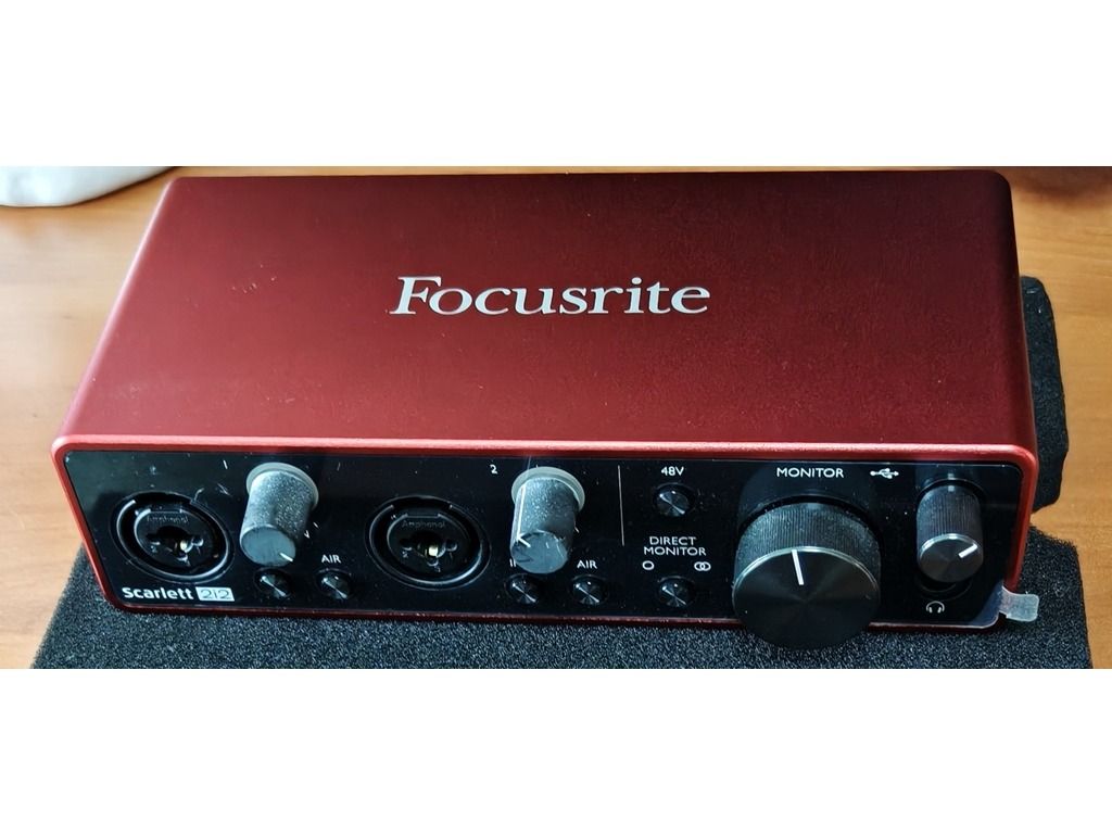 Focusrite Scarlett 2i2 Audio Interface493986355903866880