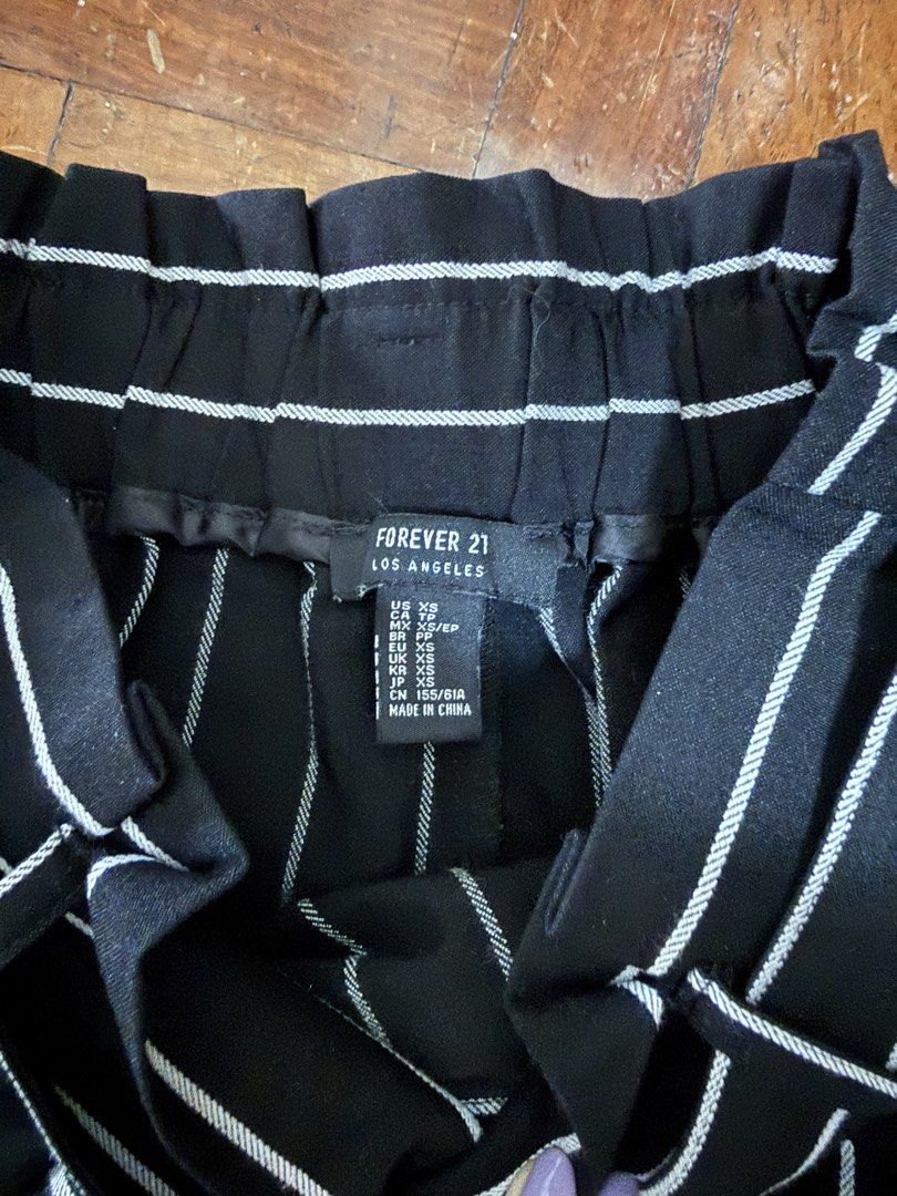 Forever 21 Black Striped Shorts (Category: Shorts) located in Marikina City. Submitted by kaisells_ (Listing ID 1446218645, Image 2). Description: .