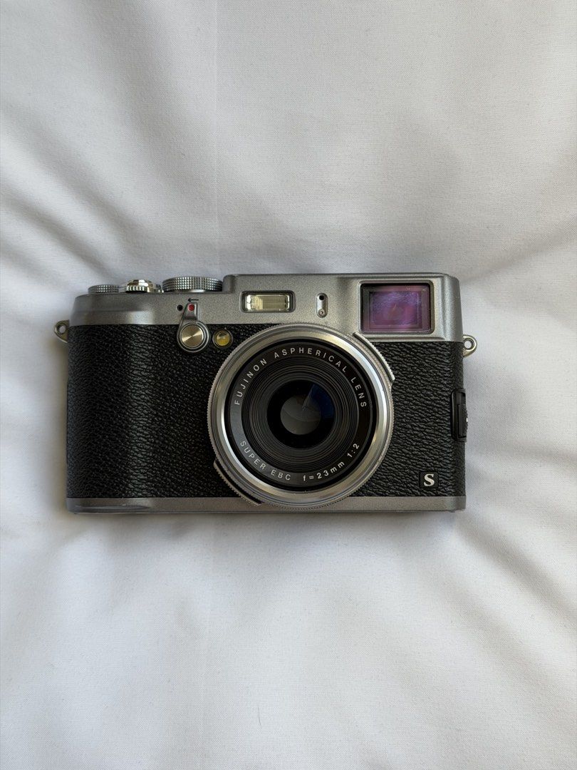 Fujifilm X100S Silver (Category: Cameras) located in Manila. Submitted by prelovedbystel2 (Listing ID 1446259443, Image 2). Description: FOR SALE: Fujifilm X100S (Japan Bought 🇯🇵) Selling my Fujifilm X100S in excellent condition. Perfect for street photography, travel, everyday shooting, and anyone who loves Fujifilm colors. 📸✨ 📍Condition: ✅ Excellent condition ✅ Japan Bought 🇯🇵 ✅ Clean lens (No fungus, No dust) ✅ Flash working ✅ Video reco