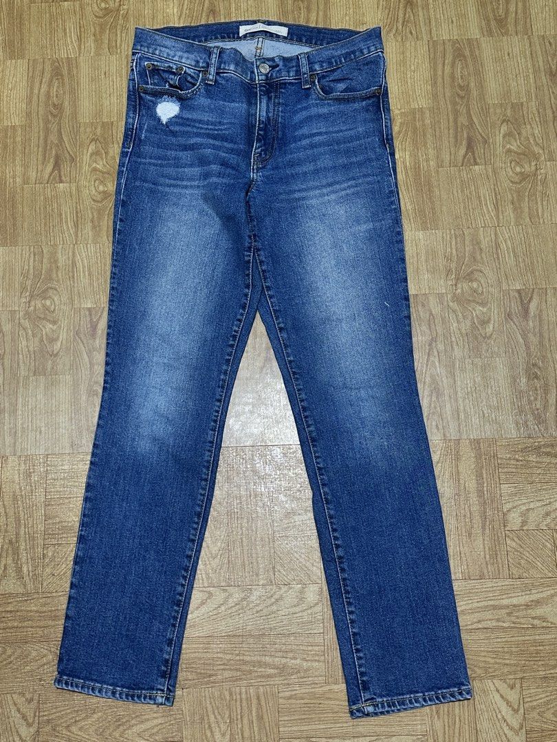 Gap 1969 Real Straight Jeans 27R (Category: Jeans) located in Antipolo. Submitted by soshops (Listing ID 1446327902, Image 1). Description: - Brand: Gap 1969 - Style: Real Straight Fit Jeans - Size: 27R - Color: Blue Denim - Features: Distressed details on front and back pockets - Leg Style: Classic Straight Leg - Occasion: Great for everyday wear.
