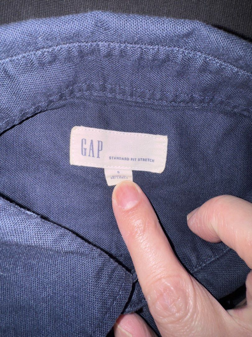 GAP Standard Fit Stretch Short Sleeve Button Up Shirt (Category: Tshirts & Polo Shirts ) located in Taguig. Submitted by crossmill23 (Listing ID 1446328005, Image 2). Description: - Brand: GAP - Color: Navy Blue - Style: Short Sleeve Button Up Shirt - Fit: Standard Fit with Stretch - Size: S - Closure: Button Front - Features: Single Chest Pocket - Versatile: Great for casual wear or dressing up. - RFS: Outgrown.