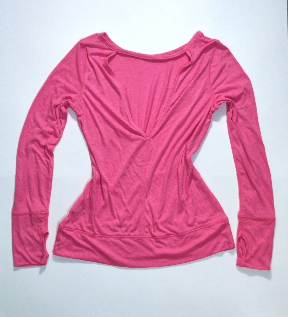 Gapfit Pink Fitness Long Sleeve (Category: Longsleeves) located in Kuantan. Submitted by revergear (Listing ID 1446206404, Image 3). Description: 📦Postage: RM 8 Measurements (inch) Chest: 15" Length: 25" Sleeve: 24" Shoulder–Shoulder: 19" Condition: 10/10.