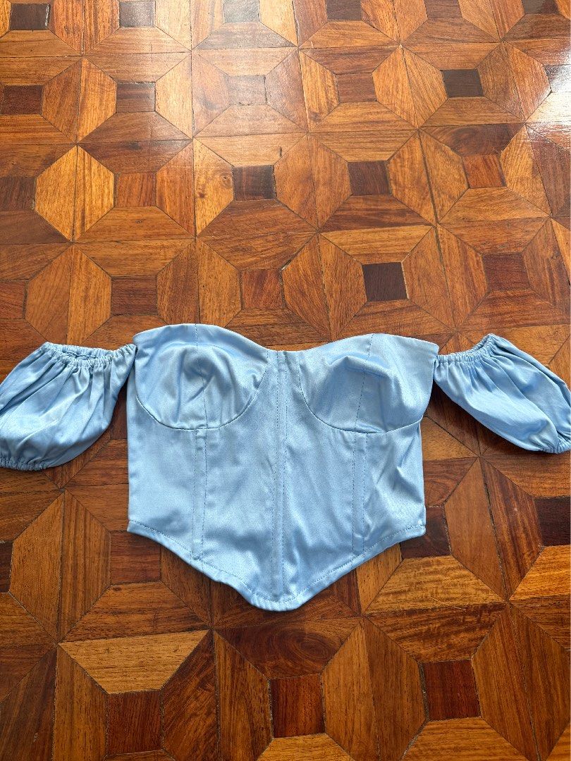 Glassons Blue Off shoulder smocked back top (Category: Sleeveless) located in Makati City. Submitted by blingbinz (Listing ID 1446204044, Image 1). Description: - still has tags - size 6/xs - smocked and stretchable .