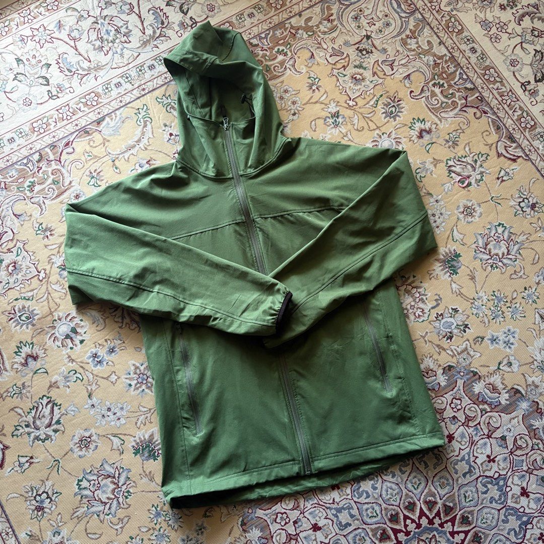 Green gorpcore jacket (Category: Coats, Jackets and Outerwear) located in Kuala Lumpur. Submitted by byskiee (Listing ID 1446188366, Image 1). Description: - L fit M (oversize sikit je) -More details pm : 0139716579 -Pit 21.5 Labuh 28.