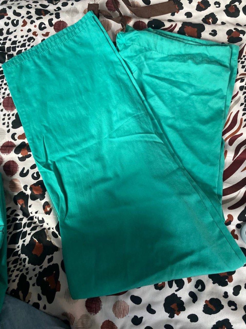 Green Scrub Suit ( small to medium ) 400 set good condition (Category: Medical Supplies & Tools) located in Quezon City. Submitted by balikbayanbuddy (Listing ID 1446241290, Image 2). Description: .