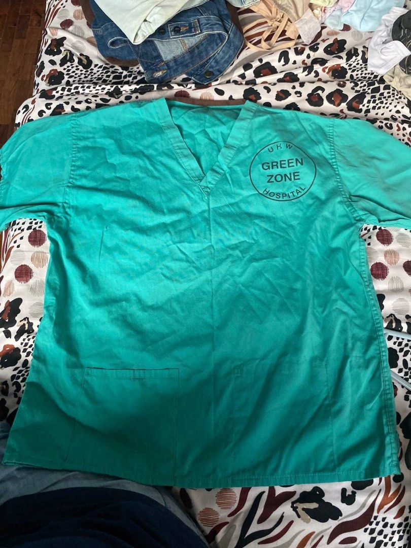 Green Scrub Suit ( small to medium ) 400 set good condition (Category: Medical Supplies & Tools) located in Quezon City. Submitted by balikbayanbuddy (Listing ID 1446241290, Image 1). Description: .