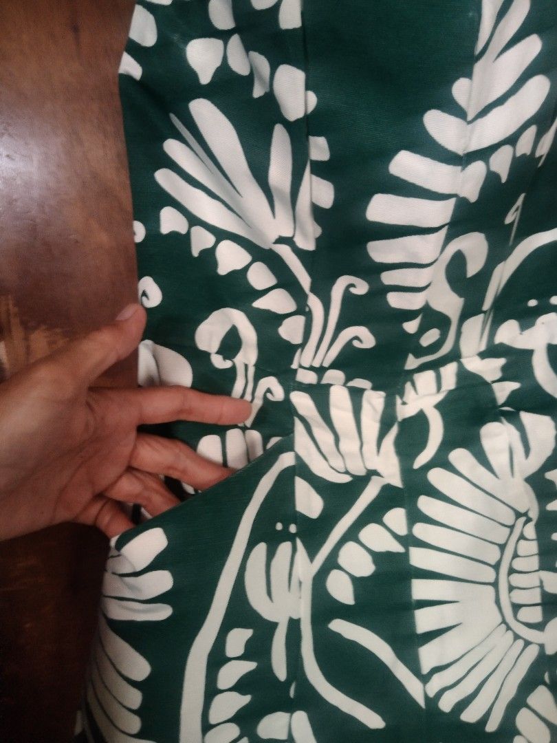 Green White Floral Strapless Romper with Pockets (Category: Rompers) located in Manila. Submitted by fiercefish.b07a25 (Listing ID 1446189203, Image 3). Description: - Strapless romper in dark green with a bold white floral print. - Wired Tube Top part - Flattering sweetheart neckline. - Convenient back zipper closure. - Functional side pockets. - Made from a sturdy cotton blend fabric. - Versatile for casual outings or evening events. - Pairs st