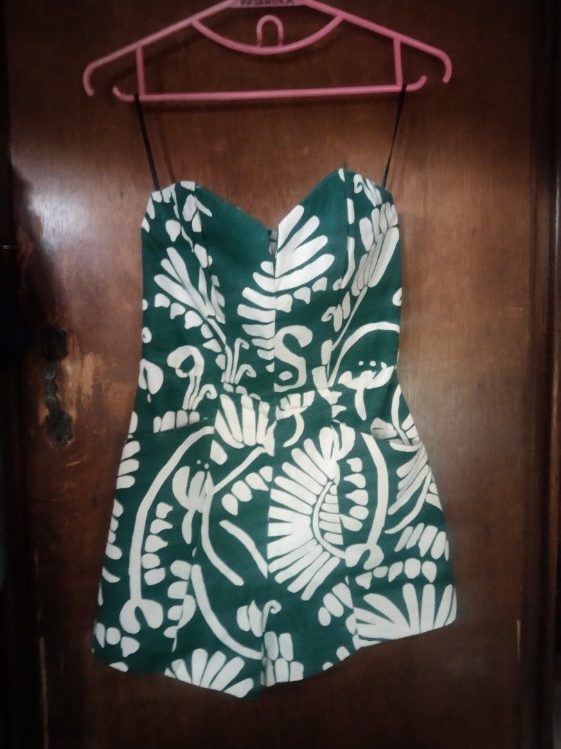 Green White Floral Strapless Romper with Pockets (Category: Rompers) located in Manila. Submitted by fiercefish.b07a25 (Listing ID 1446189203, Image 1). Description: - Strapless romper in dark green with a bold white floral print. - Wired Tube Top part - Flattering sweetheart neckline. - Convenient back zipper closure. - Functional side pockets. - Made from a sturdy cotton blend fabric. - Versatile for casual outings or evening events. - Pairs st