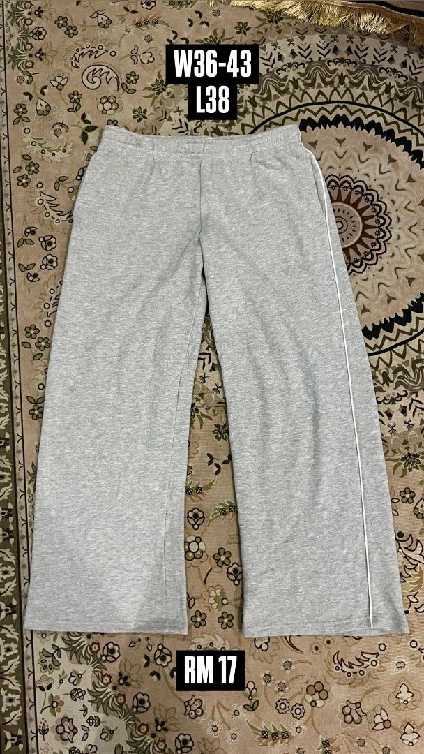 Grey Sweatpants W36-43 L38 (Category: Other Bottoms) located in Putrajaya. Submitted by fiythrift02 (Listing ID 1446288393, Image 1). Description: .