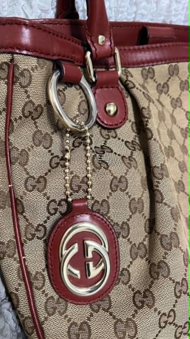 Gucci Sukey Canvas Bag (Category: Luxury Bags & Wallets) located in Quezon City. Submitted by njood (Listing ID 1446220497, Image 2). Description: In excellent condition with very minimal signs of use .