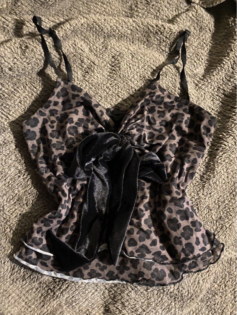 Gyaru Leopard Print Cami Top Bow (Category: Sleeveless) located in Makati City. Submitted by basedg0d (Listing ID 1446335406, Image 1). Description: Fits XS-M tags: gyaru, scene, y2k, vintage top.