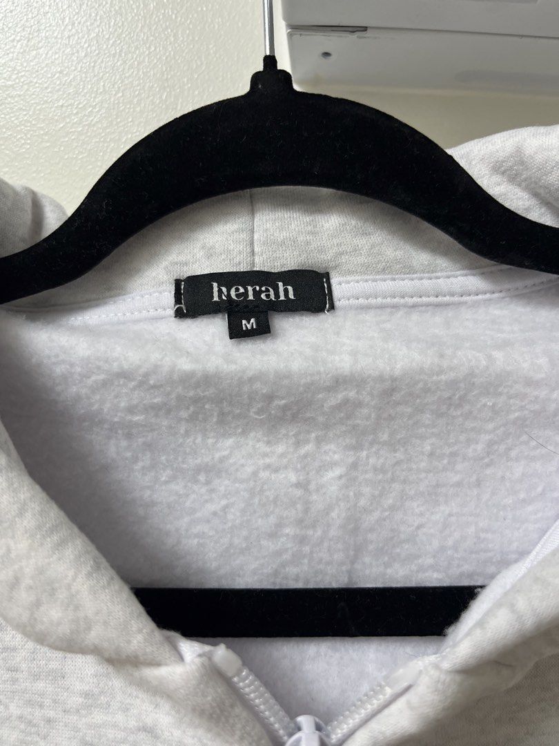 Herah hoodie (Category: Coats, Jackets and Outerwear) located in Taguig. Submitted by clutterco (Listing ID 1446316642, Image 2). Description: 💯 Authentic Price is negotiable, send your best offer! 📦 Shipping Options: • Lalamove: Pay upon pickup • J&T Express: Payment required before shipping Got questions? Feel free to message me anytime! 😊 ♡ clutter.co.
