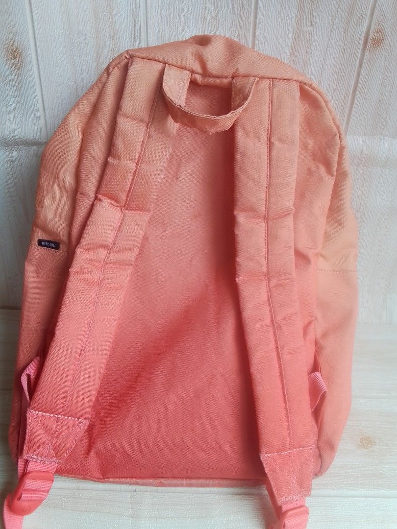 Herschel Backpack (Kategori: Tas & Dompet Wanita) berada di Batam. Dikirim oleh myboo12345 (ID iklan 1446227001, Gambar 2). Deskripsi: bismillah Herschel Backpack kondisi masih bagus minus pemakaian biasa aja tidak ada sobek.. warna masih cling.. pengiriman batam.