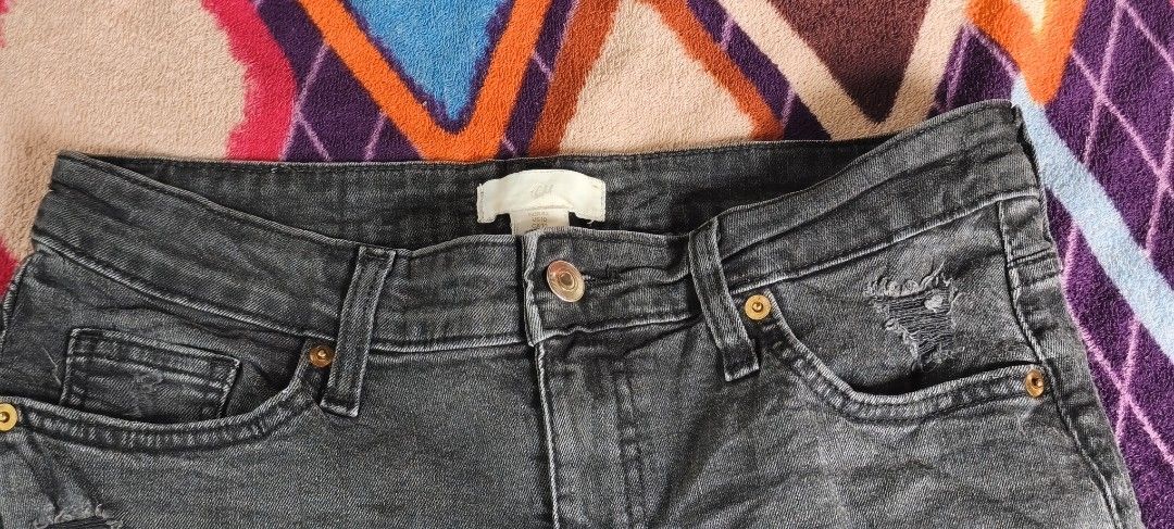 H&M Grey Distressed Denim Shorts (Category: Shorts) located in Manila. Submitted by daveang222 (Listing ID 1446174674, Image 3). Description: - Brand: H&M - Color: Grey - Material: Denim - Style: Distressed shorts with rips and frayed hem - Closure: Button and zip - Pockets: Classic five-pocket styling - Occasion: Casual wear.