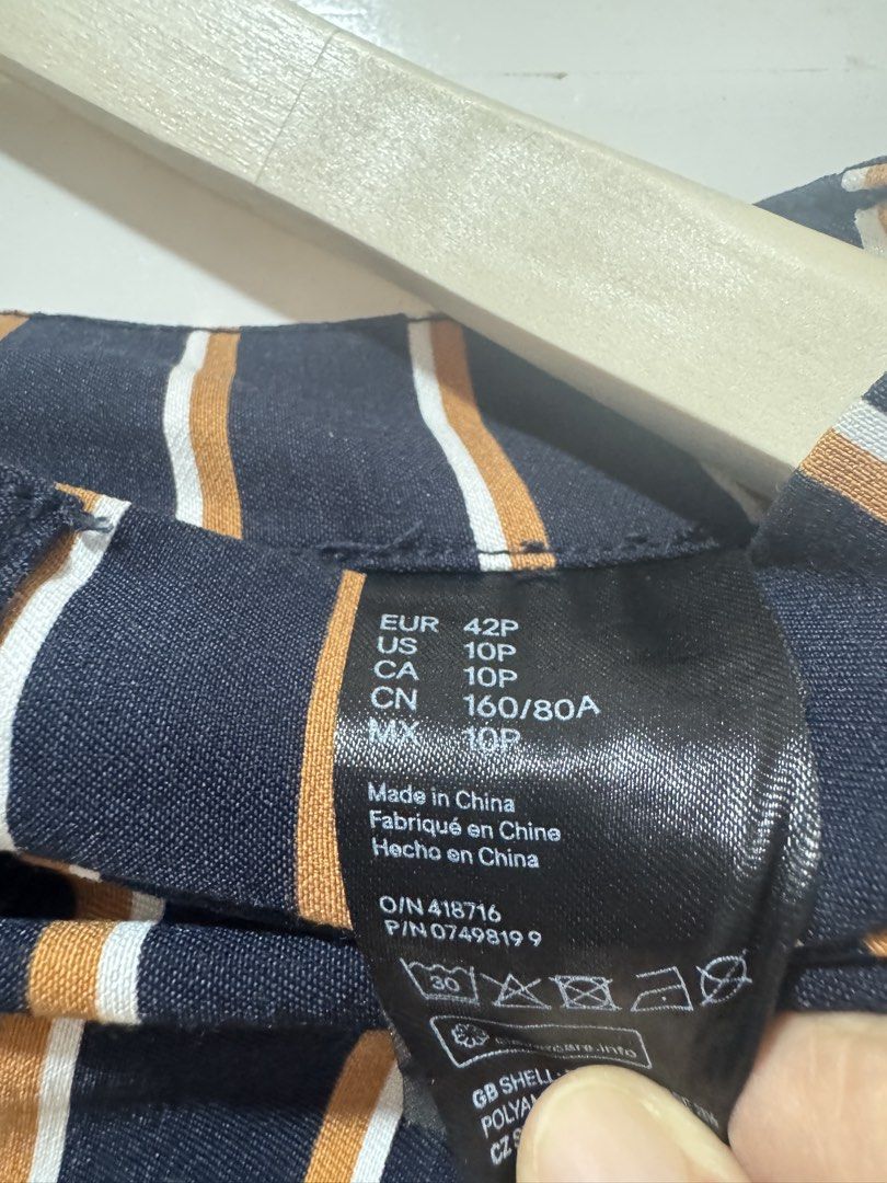 H&M Jeggings super stretchy (Category: Jeans) located in Mabalacat. Submitted by prelovedthings13__ (Listing ID 1446235309, Image 3). Description: Worn once during my Bangkok trip. It has been stored in my closet since, and unfortunately, it no longer fits because I’ve gained weight. Still in excellent condition..