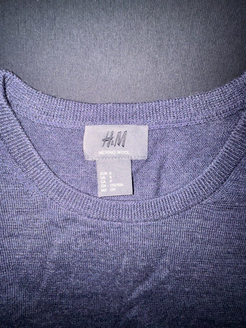 H&M Merino Wool Crew Neck Sweater (Category: Coats, Jackets and Outerwear) located in Taguig. Submitted by crossmill23 (Listing ID 1446329964, Image 2). Description: - H&M Merino Wool Sweater - Classic Crew Neck & Long Sleeves - Simple, Versatile Design - Ideal for Layering or Standalone Wear - Comfortable and Warm - Perfect for Everyday Use - RFS: Outgrown.