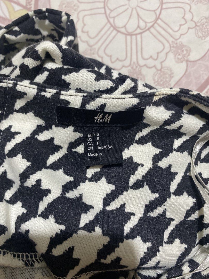 H&M Short Sleeve Classy Dress (Category: Dresses) located in Marilao. Submitted by saging1212 (Listing ID 1446272296, Image 3). Description: No stains, No flaws.