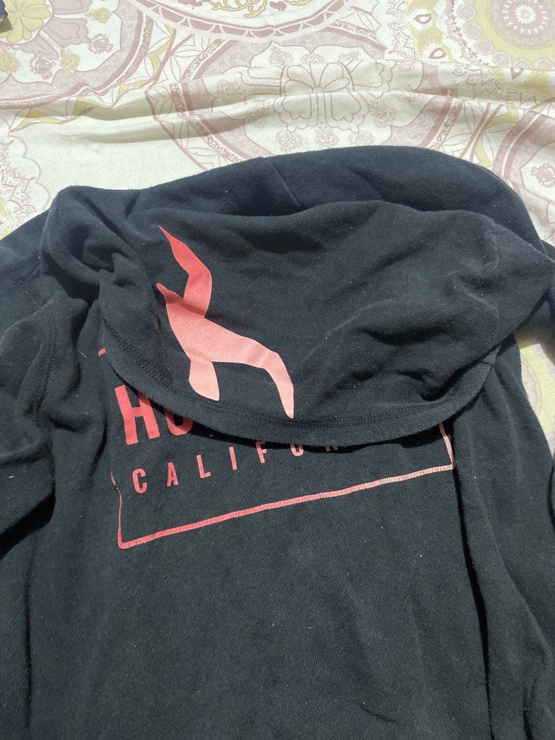 Hollister Hoodie (Category: Coats, Jackets and Outerwear) located in Marilao. Submitted by saging1212 (Listing ID 1446271501, Image 3). Description: No stains , No flaws .