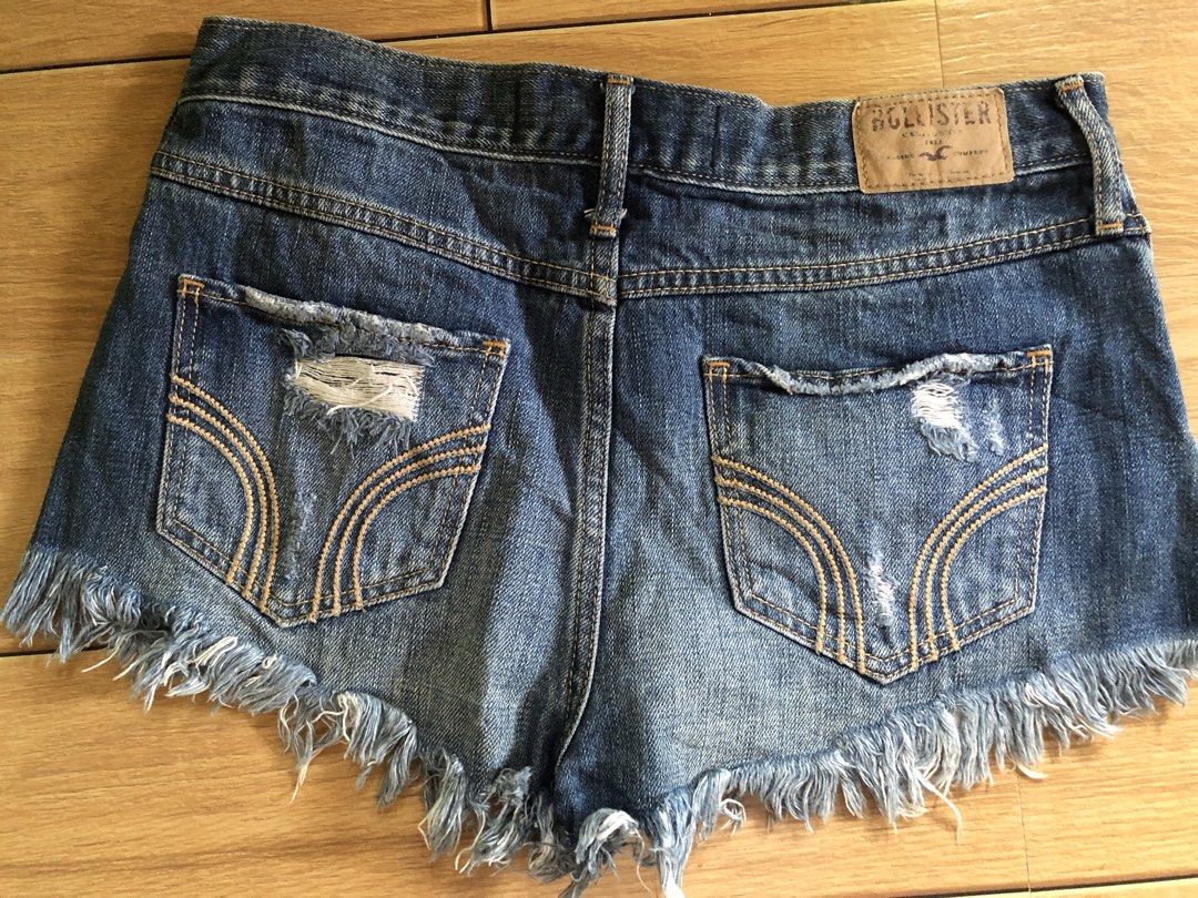 Hollister short (Category: Shorts) located in Virac. Submitted by valll_ (Listing ID 1446273521, Image 2). Description: Hollister Size 30 No issue Excellent condition.