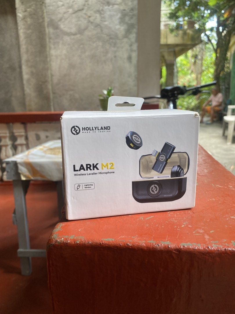 HOLLYLAND LARK M2 (Category: Microphones) located in Legazpi City. Submitted by rukim1104 (Listing ID 1446171261, Image 1). Description: RFS: Alreay had a new one Used only 2 times.