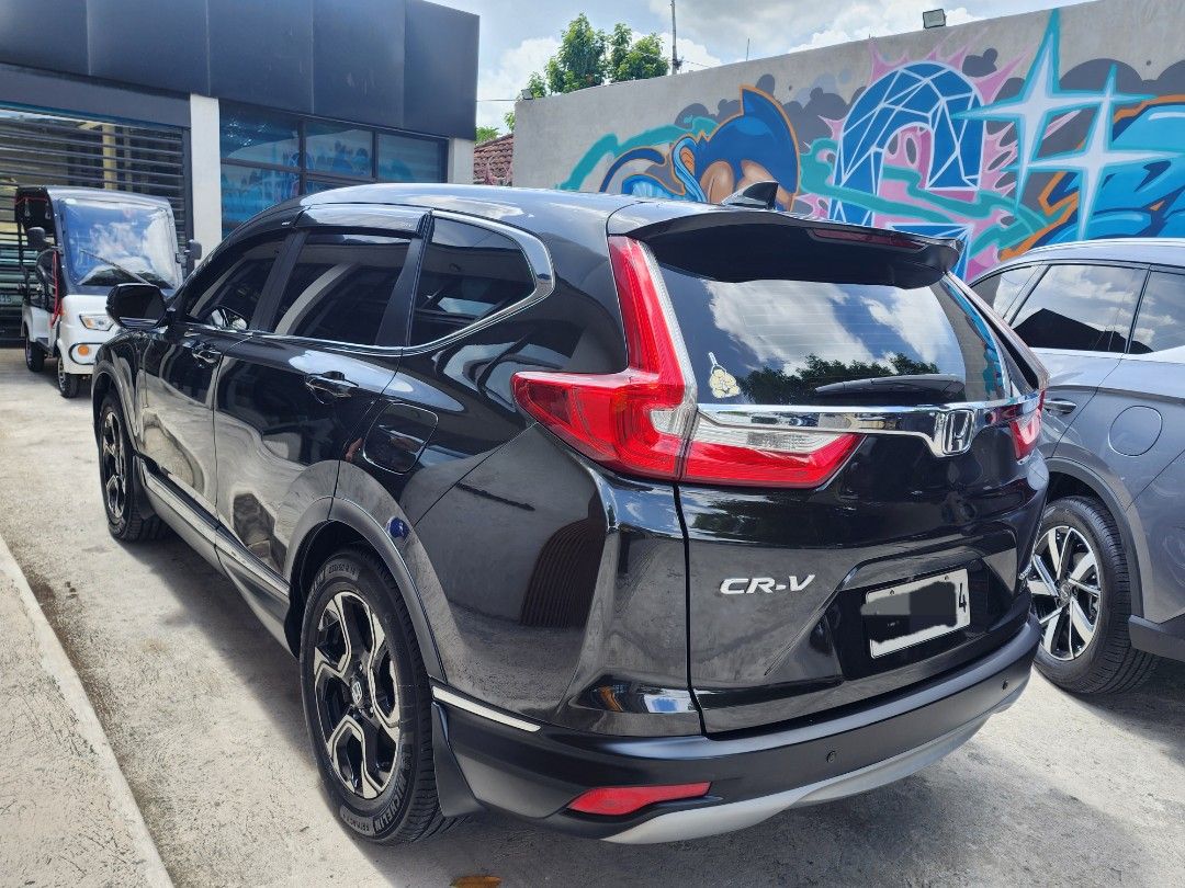 Honda CR-V Diesel Auto (Category: Used Cars) located in Paranaque City. Submitted by 1bel2pas (Listing ID 1446230226, Image 2). Description: 2018 Honda CRV S Diesel Acquired December 2017 Dark Olive Metallic 55k+ kms Michelin Primacy SUV (Installed 2023) Casa Maintained for 5 years 1st Owned Owner/Seller 780k Negotiable upon Viewing.