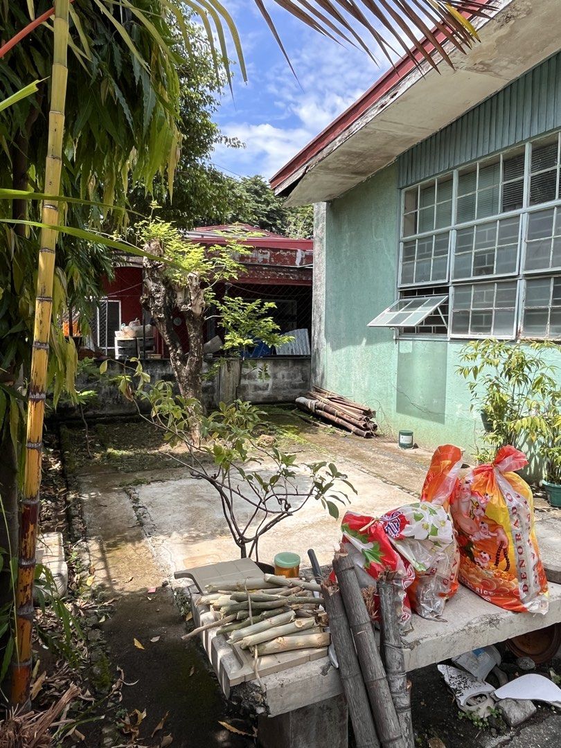 House and Lot - Concepcion Marikina (Category: House & Lot) located in Marikina City. Submitted by getsnazzy7 (Listing ID 1446205738, Image 2). Description: House and Lot for Sale Location: Concepcion, Marikina Lot Area: 260 sqm Selling Price: 8,000,000 * Lot value primarily considered; existing house is old and may require major renovation or rebuild * Clean title * Transfer taxes and registration fees to be shouldered by the buyer * 3 bedroom *