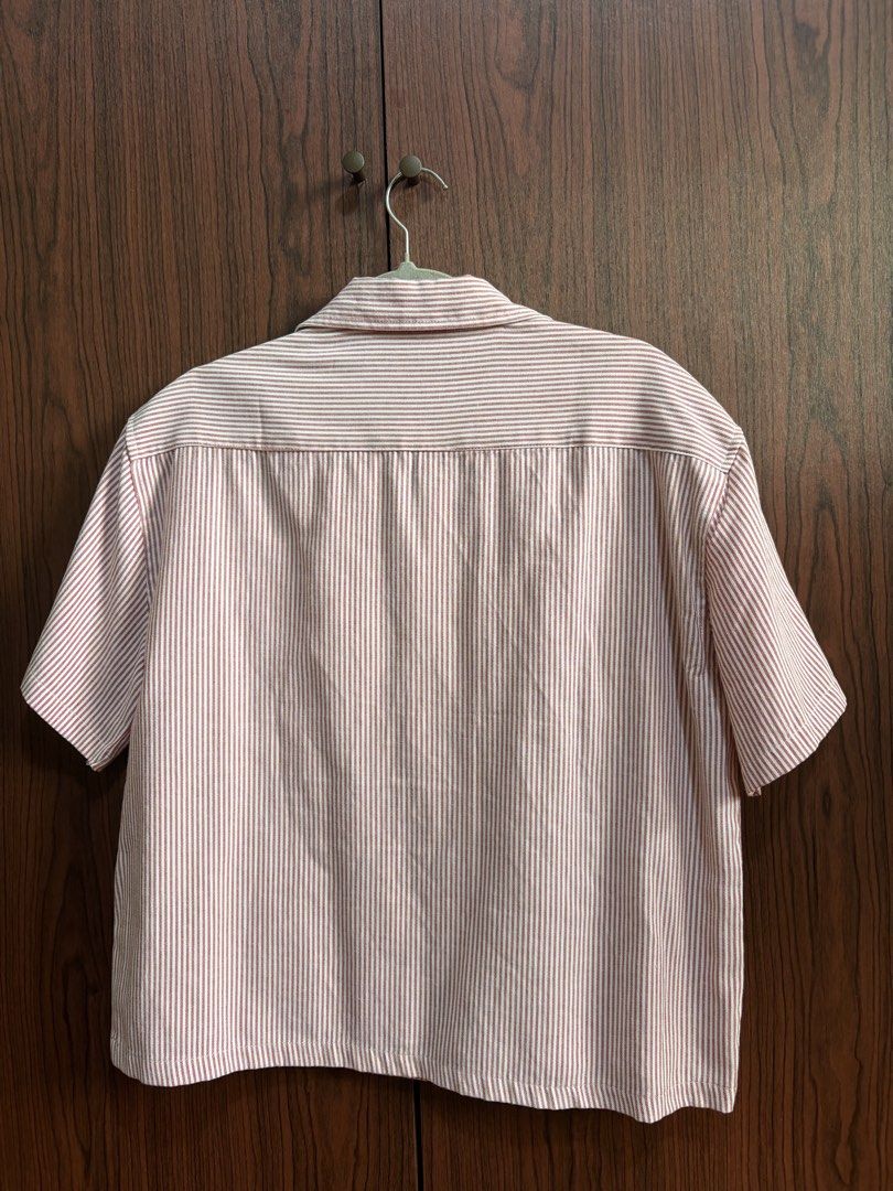 HUILISHI Pink Boxy Polo (Category: Shirts) located in Makati City. Submitted by dmazing (Listing ID 1446184836, Image 3). Description: - Barely used still in very good condition! - No flaws .