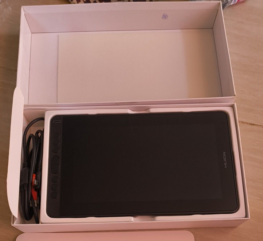 Huion Kamvas 12 (Category: Windows) located in Cavite. Submitted by swiftfish_2c26c0 (Listing ID 1446256893, Image 2). Description: Like new condition di ginamit na stock lang.