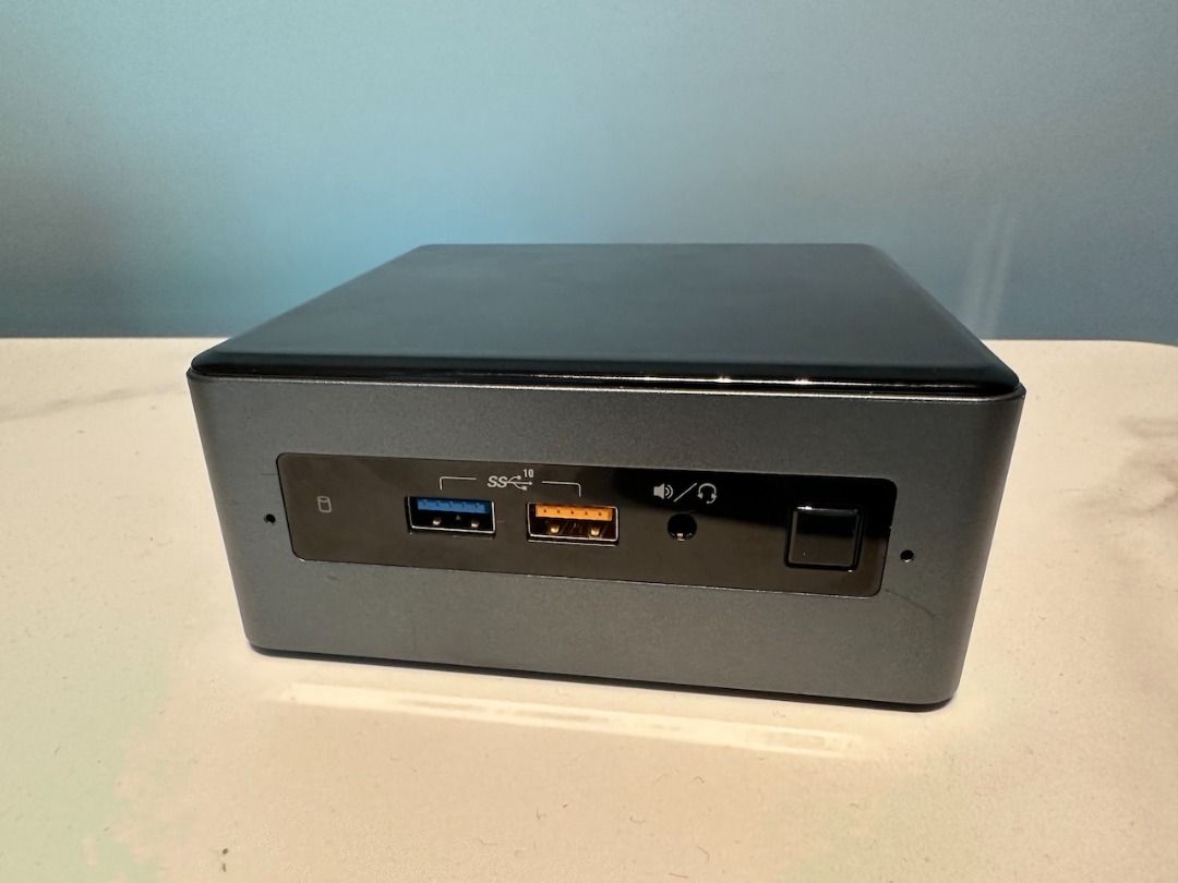 Intel NUC 8 (Mini PC) NUC8i7BEH