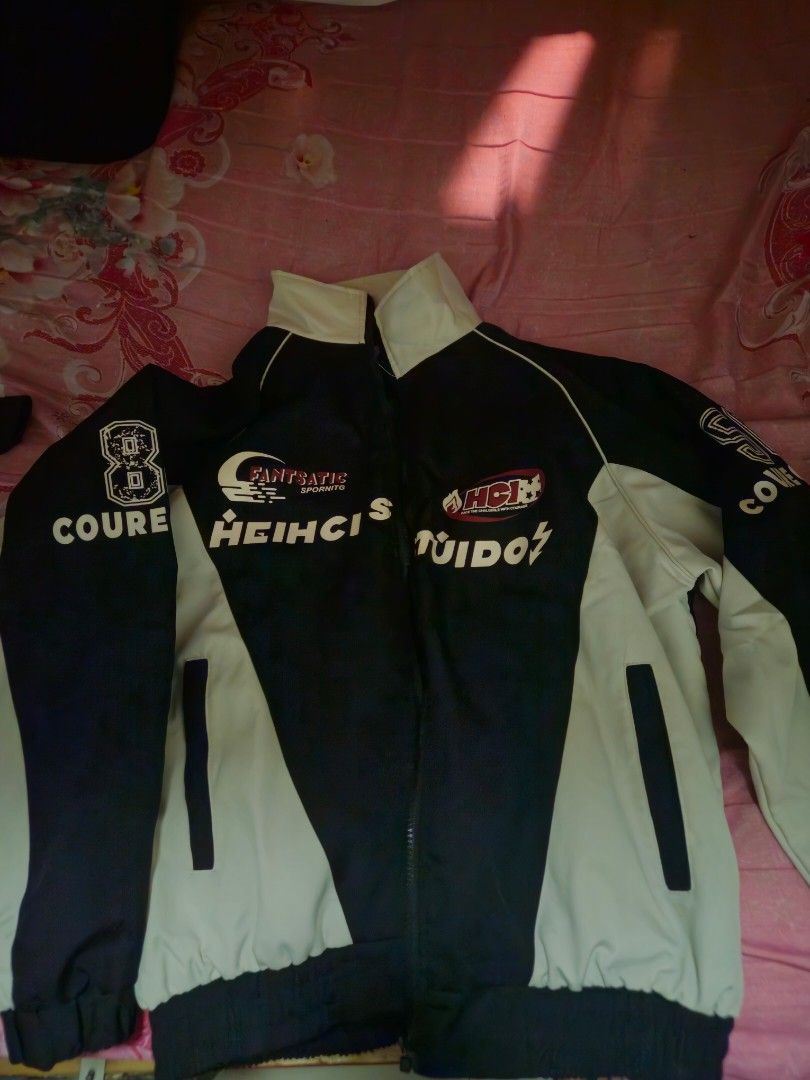 racer jacket （分類：外套及戶外衣服）位於 Hong Kong。 由 lbuuu 提交（商品編號 1446334557，圖片 1）。簡介： Heichi Studios jacket features "88 Courageous" branding and a stand-up collar。
