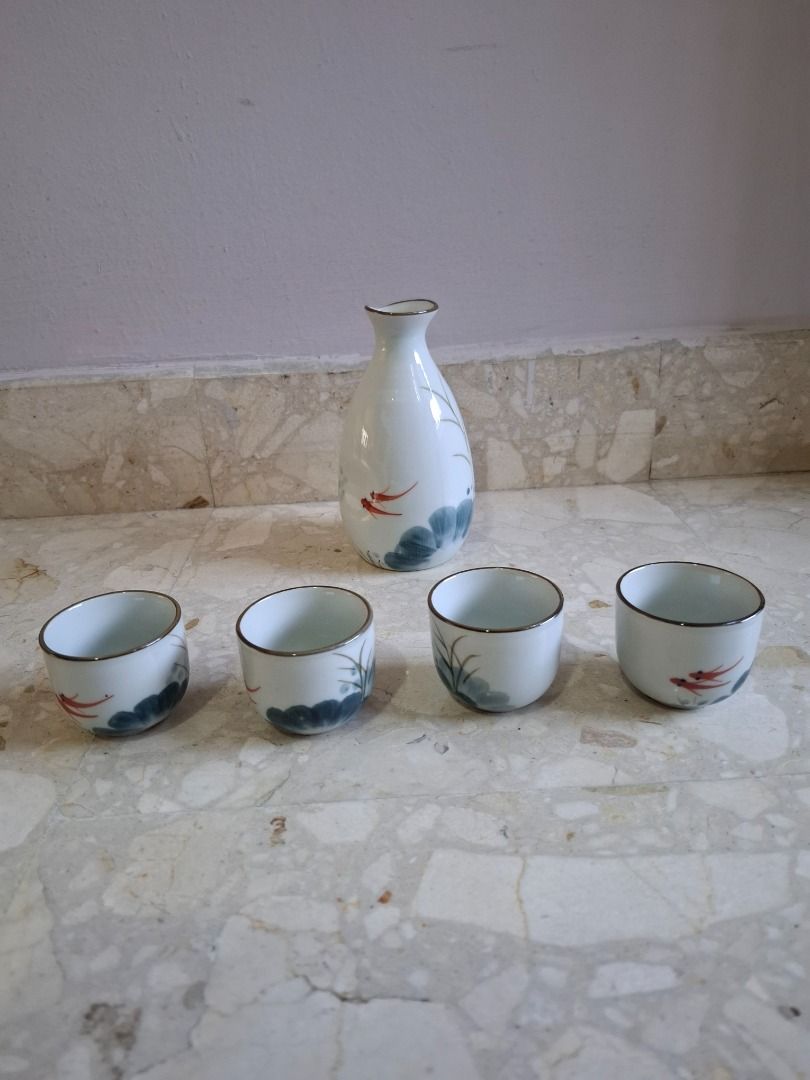 Japanese Sake Set with 4 Cups and pot493943610881484801