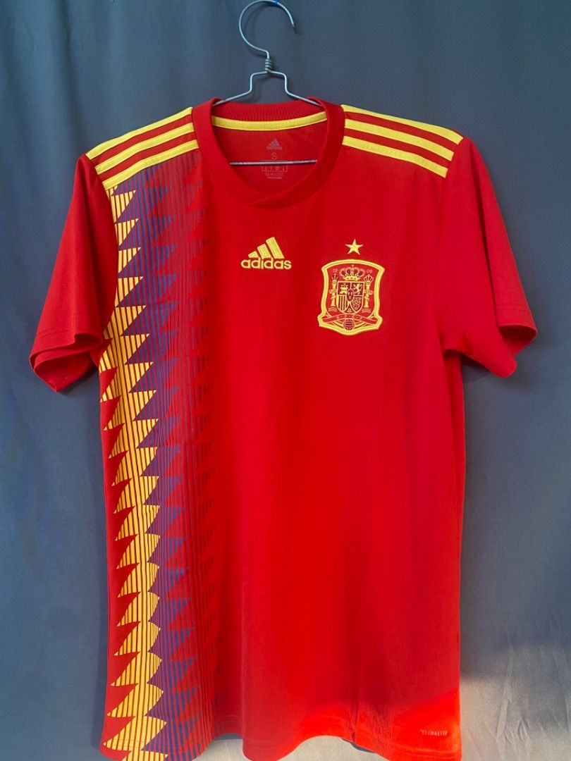 Jersey spain 2018 (Kategori: Atasan) berada di Jombang. Dikirim oleh kolega_jersey (ID iklan 1446301657, Gambar 1). Deskripsi: Jersey spain 2018 Jesrsey yang menjadi era terakhir tiki taka yang dikomando iniesta Size s Kondisi mantap.