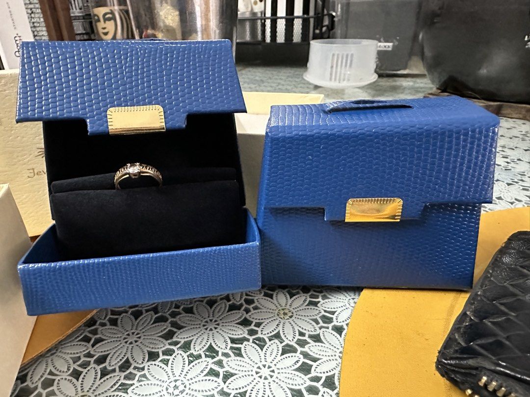 Jewelry box Maritime Hotel (Category: Accessory Holder, Box & Organizers) located in Angeles City. Submitted by ritenianstuff (Listing ID 1446218432, Image 2). Description: Vintage bag design jewelry box Each po 280 Maritime hotel Japan Add sf 54 Gcash payment.