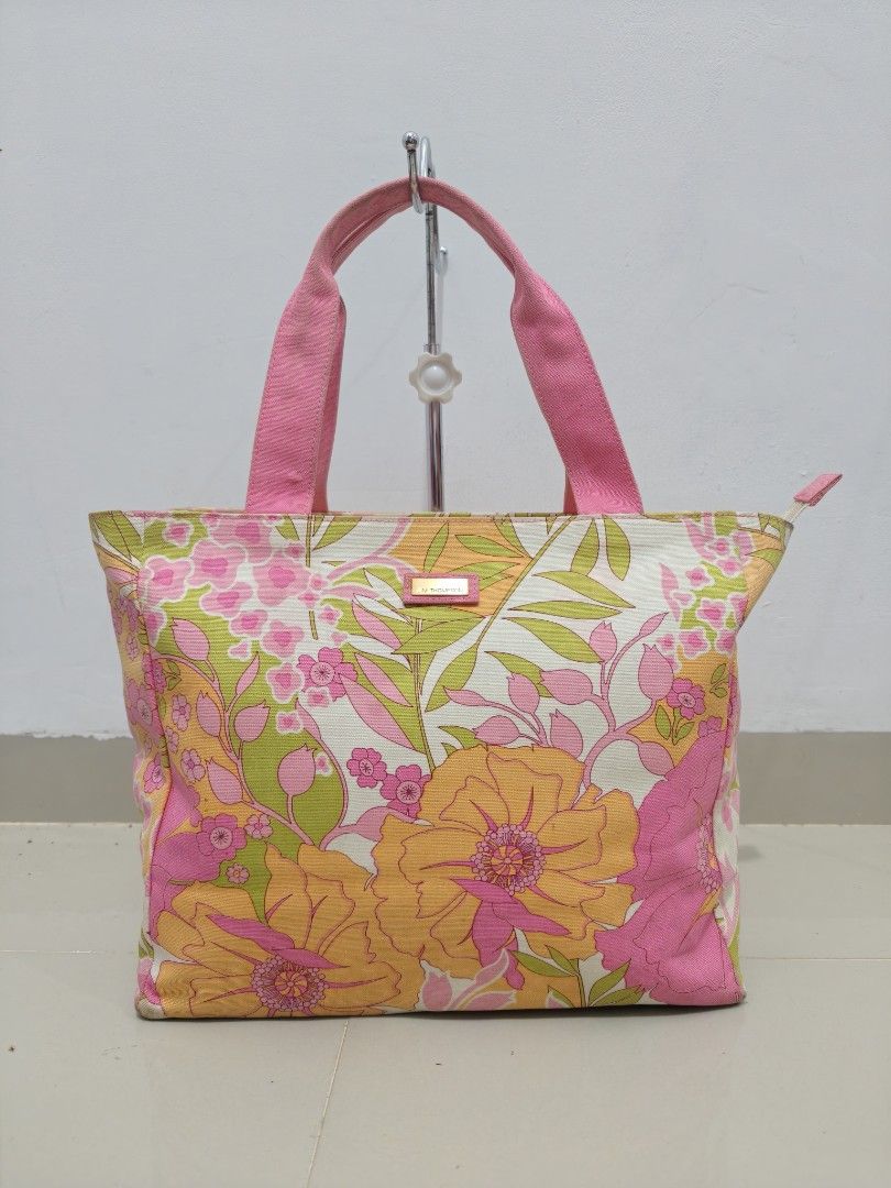 JIM THOMPSON Tote Bag zipper. (Kategori: Tas & Dompet Wanita) berada di Padang Panjang. Dikirim oleh sudahbekas (ID iklan 1446287253, Gambar 1). Deskripsi: JIM THOMPSON Tote Bag zipper. Bahan canvas tebal, warna tajam. +- atas 41cm, bawah 33cm, tinggi 27cm Good condition, second import #tas #bag #tote #totebag #thrifting #jimthompson.