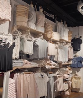 (Category: ) located in . Submitted by alyhshoppers (Listing ID 1446266969, Image 1). Description: .