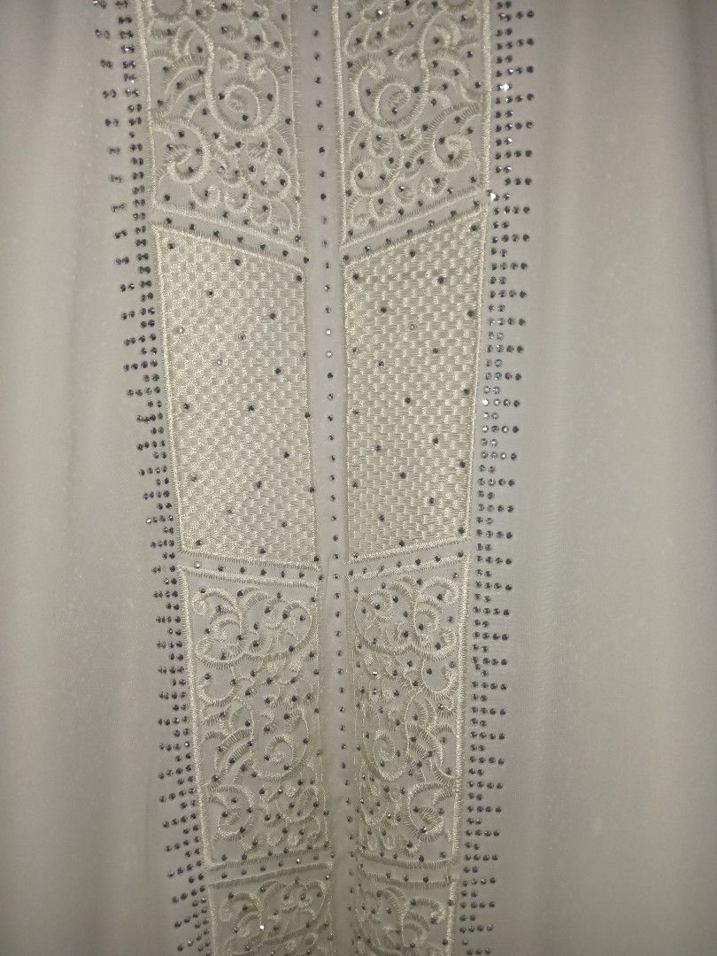Jubah (Category: Dresses) located in Kajang. Submitted by azharisharul (Listing ID 1446272865, Image 3). Description: semua macam baru baru pakai 2/3 kali..