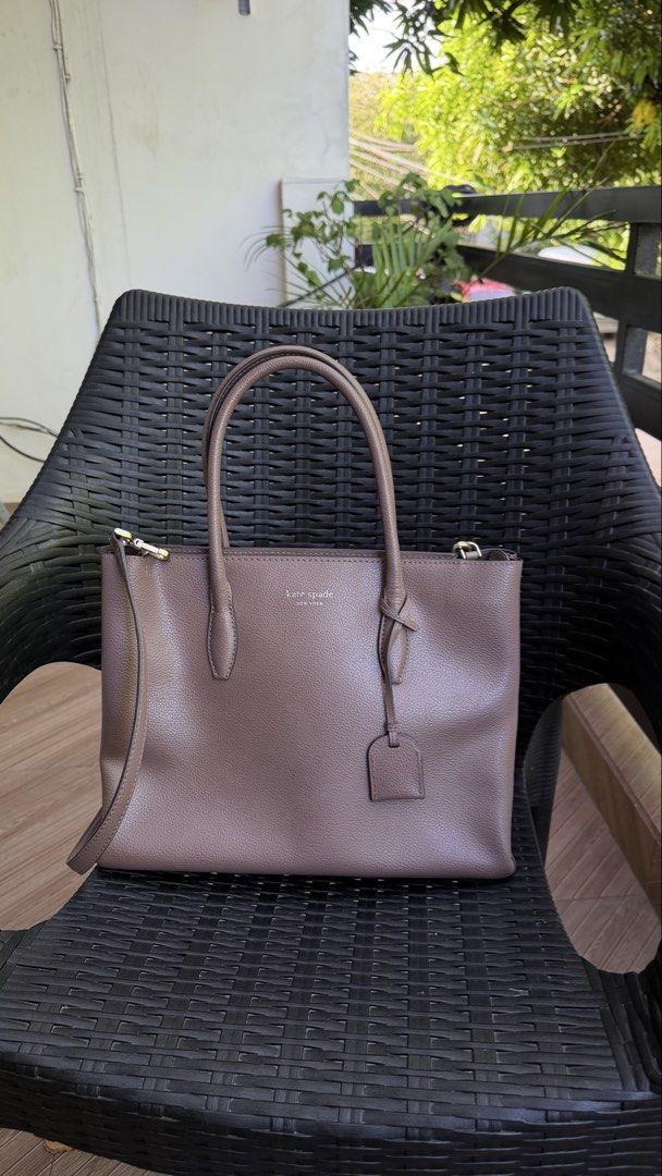 Kate Spade bag (Category: Luxury Bags & Wallets) located in Manila. Submitted by hola.koala (Listing ID 1446255253, Image 3). Description: .