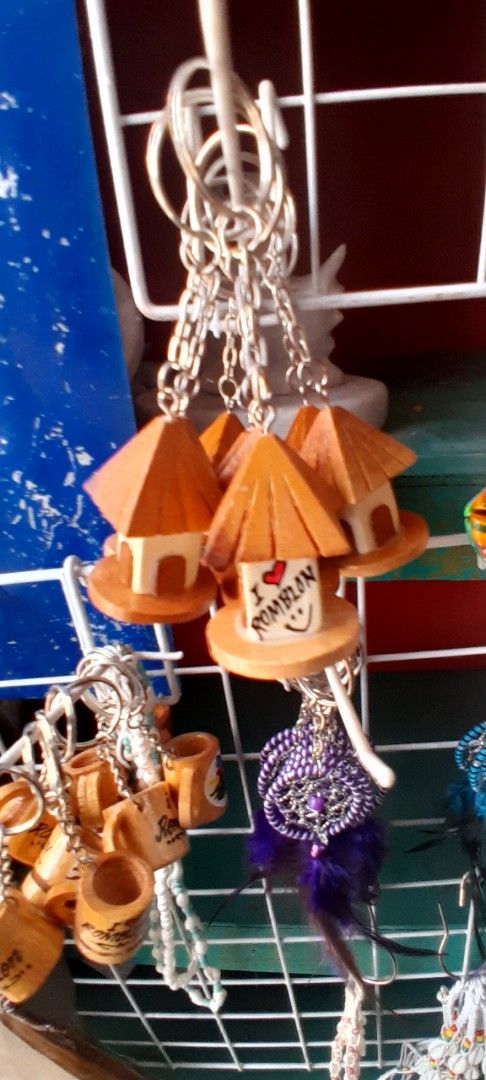 Keychain (Category: Necklaces) located in Romblon. Submitted by supergm42 (Listing ID 1446201389, Image 3). Description: 6pcs - Adorable accessory bundle perfect for gifting or personal use. - Features charming hair clips adorned with shells and feathers. - Includes unique wooden charms with fun sayings like 'I love Norway'. - Comes with stylish necklaces featuring beautiful stone pendants. - Bundle deal available for great value!.