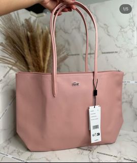 (Category: ) located in . Submitted by shopwithstyleeee (Listing ID 1446190562, Image 1). Description: .