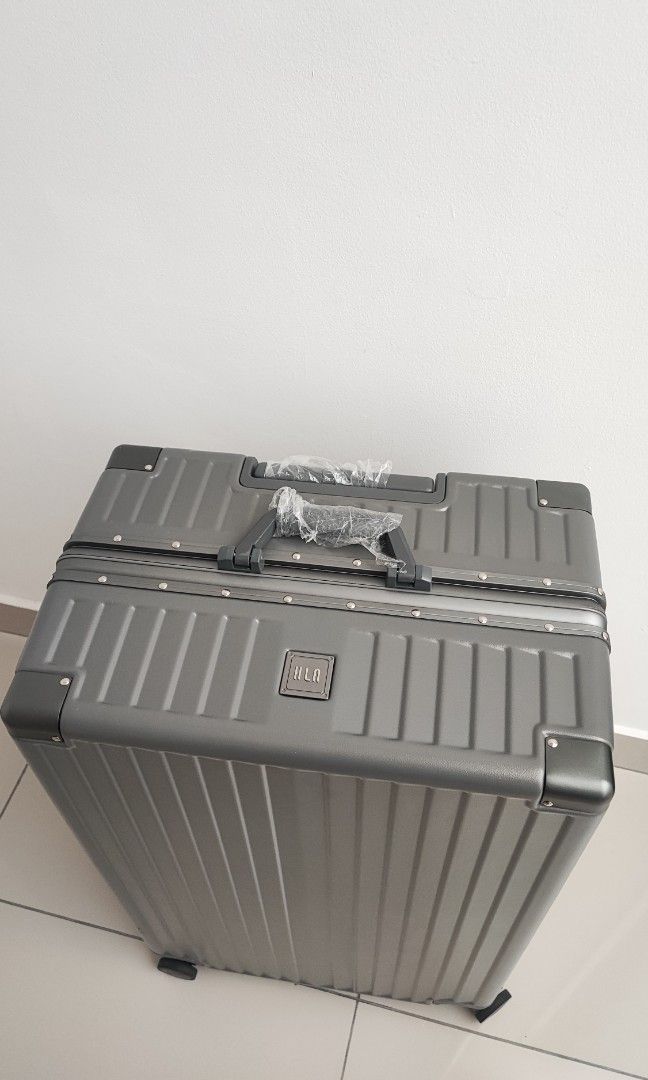 New 29inch HLA GREY LUGGAGE (Category: Luggages) located in Puchong. Submitted by leo6383 (Listing ID 1446234428, Image 2). Description: New HLA 29 Inch Grey Luggage material: Abs + Pc cod : Puchong or midvalley.