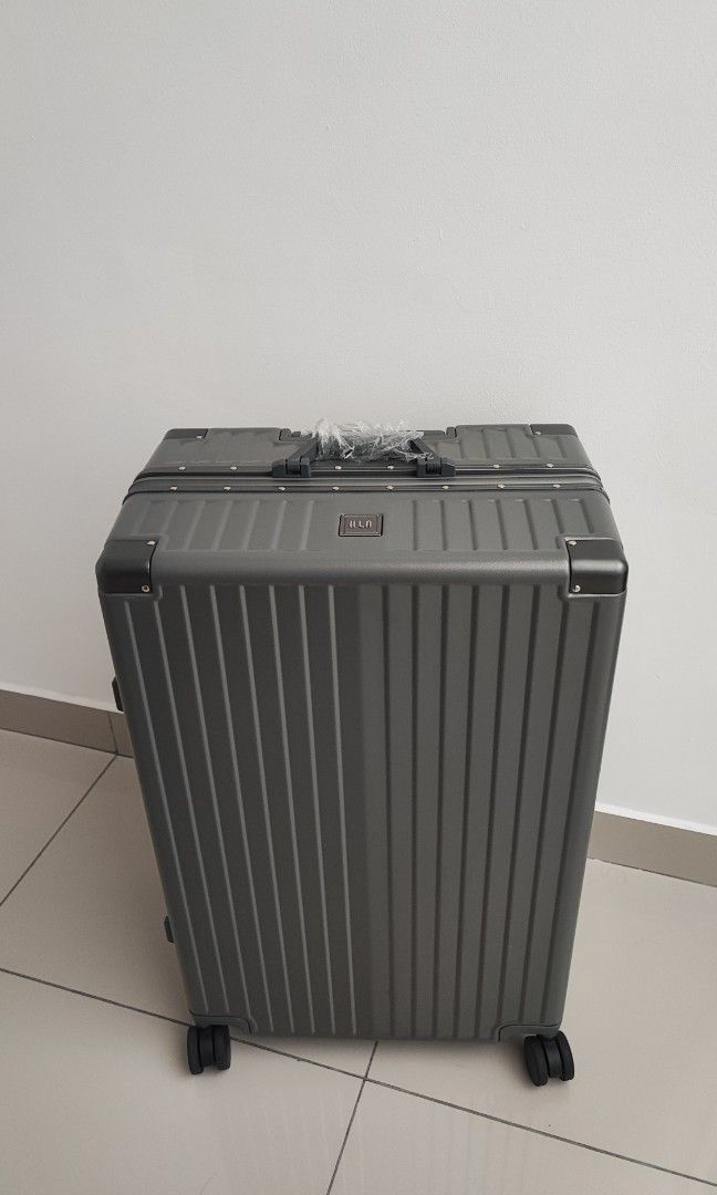 New 29inch HLA GREY LUGGAGE (Category: Luggages) located in Puchong. Submitted by leo6383 (Listing ID 1446234428, Image 1). Description: New HLA 29 Inch Grey Luggage material: Abs + Pc cod : Puchong or midvalley.