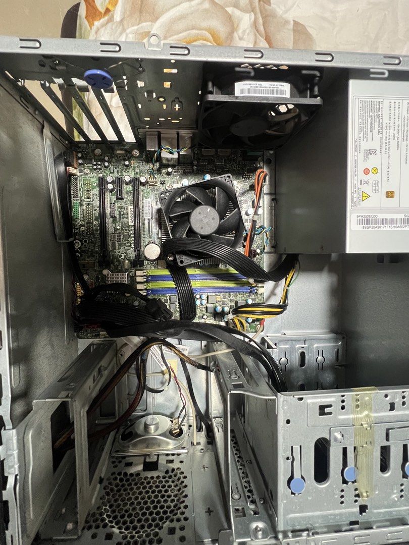 Lenovo ThinkCentre Desktop Computer493850308180725761