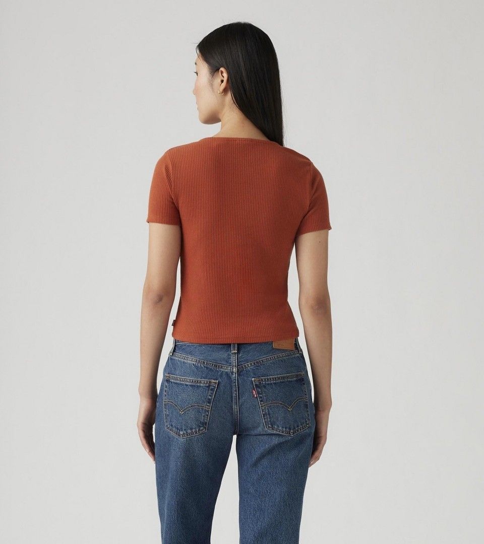 Levi's Muse Short Sleeve Tee Picante (LAST PRICE POSTED) (Category: Shirts) located in Caloocan City. Submitted by legit_store (Listing ID 1446164406, Image 2). Description: ☑️ LAST PRICE POSTED ❗ ☑️ Please manage your expectations since all items are preloved ☑️ Please be considerate if there's any unnoticed flaws on your orders.