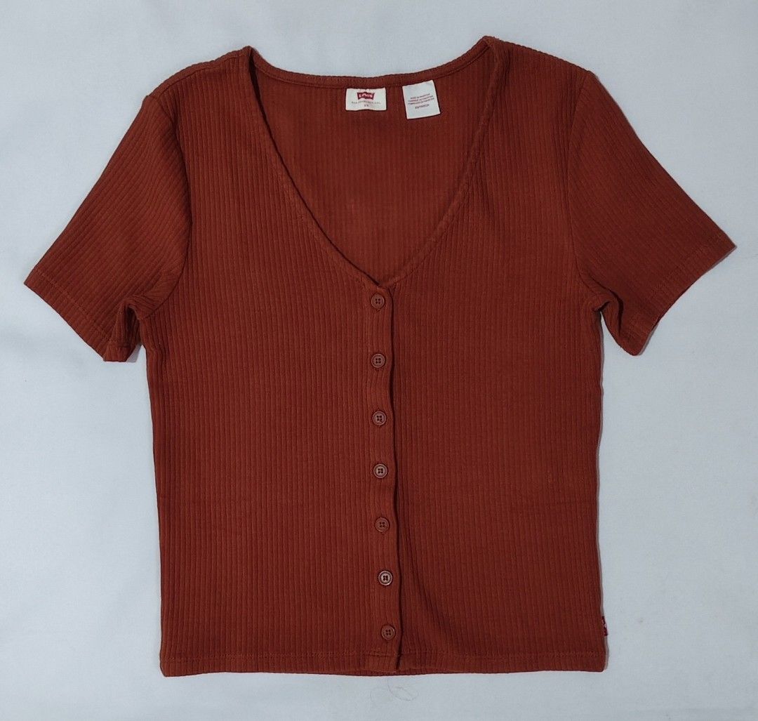 Levi's Muse Short Sleeve Tee Picante (LAST PRICE POSTED) (Category: Shirts) located in Caloocan City. Submitted by legit_store (Listing ID 1446164406, Image 3). Description: ☑️ LAST PRICE POSTED ❗ ☑️ Please manage your expectations since all items are preloved ☑️ Please be considerate if there's any unnoticed flaws on your orders.